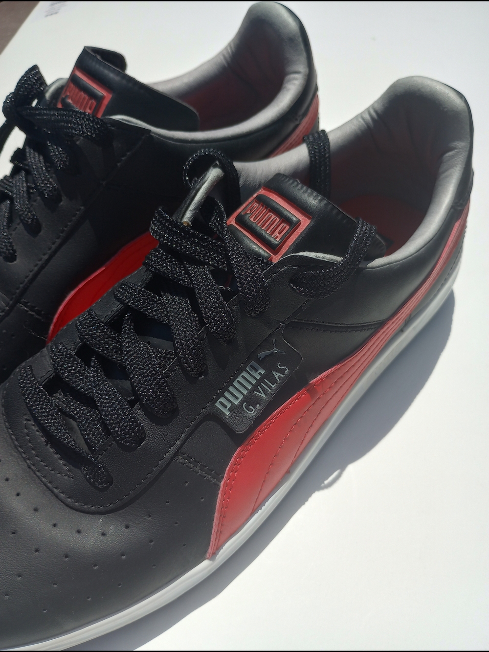 PUMA Men's Black and Red Clyde Sneakers